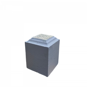Cemneta kubs krāsots pelēks