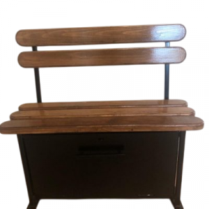 Koka soliņš ar metāla kasti