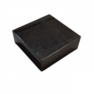 Granīta kubs, zems, melns